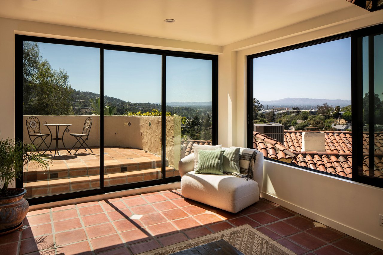 3346 N Knoll Dr, Hollywood Hills