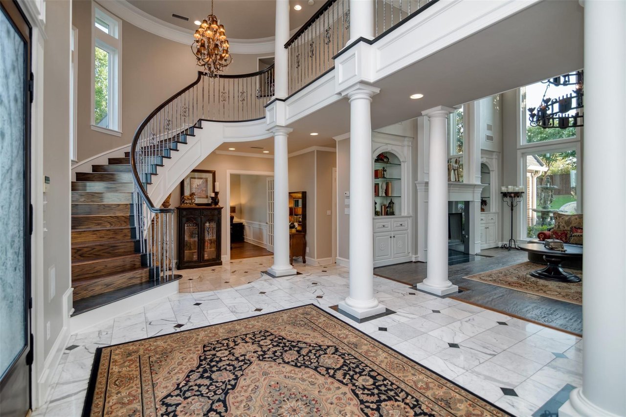Exquisite Estate On 2.5 Acres - Heath, TX