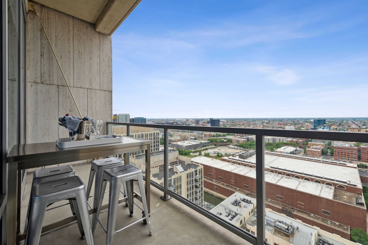 500 W Superior Street Unit: #2201