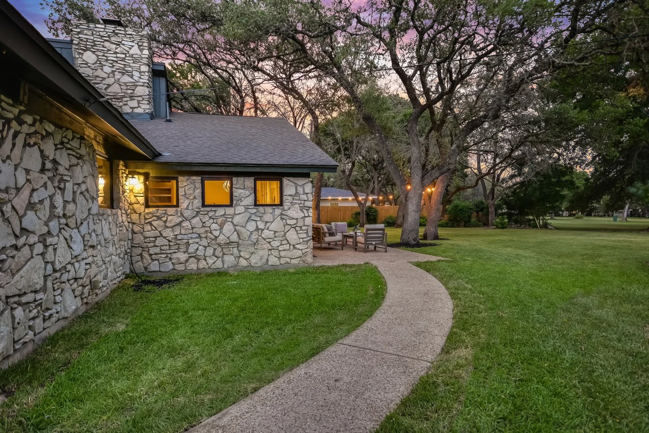 Golf Course Grandeur - 9112 Balcones Club Drive