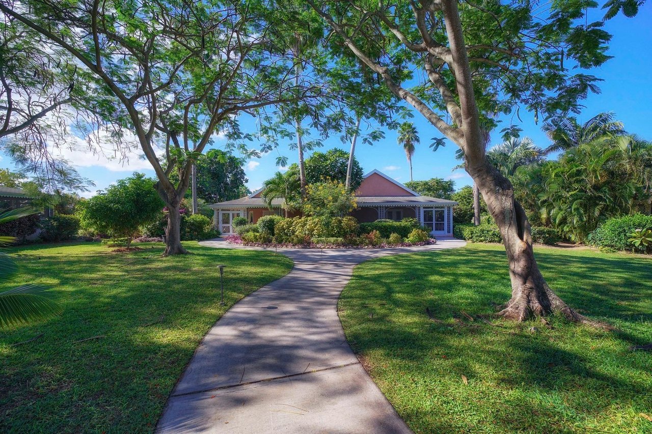 Nevisian Villa on the First Fairway