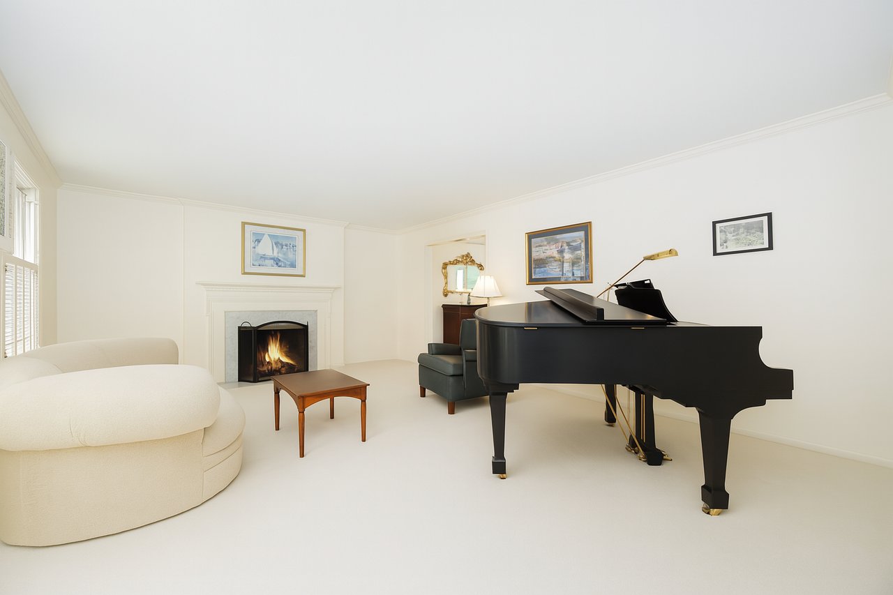 2560 CHARTWELL RD, UPPER ARLINGTON, OH 43220