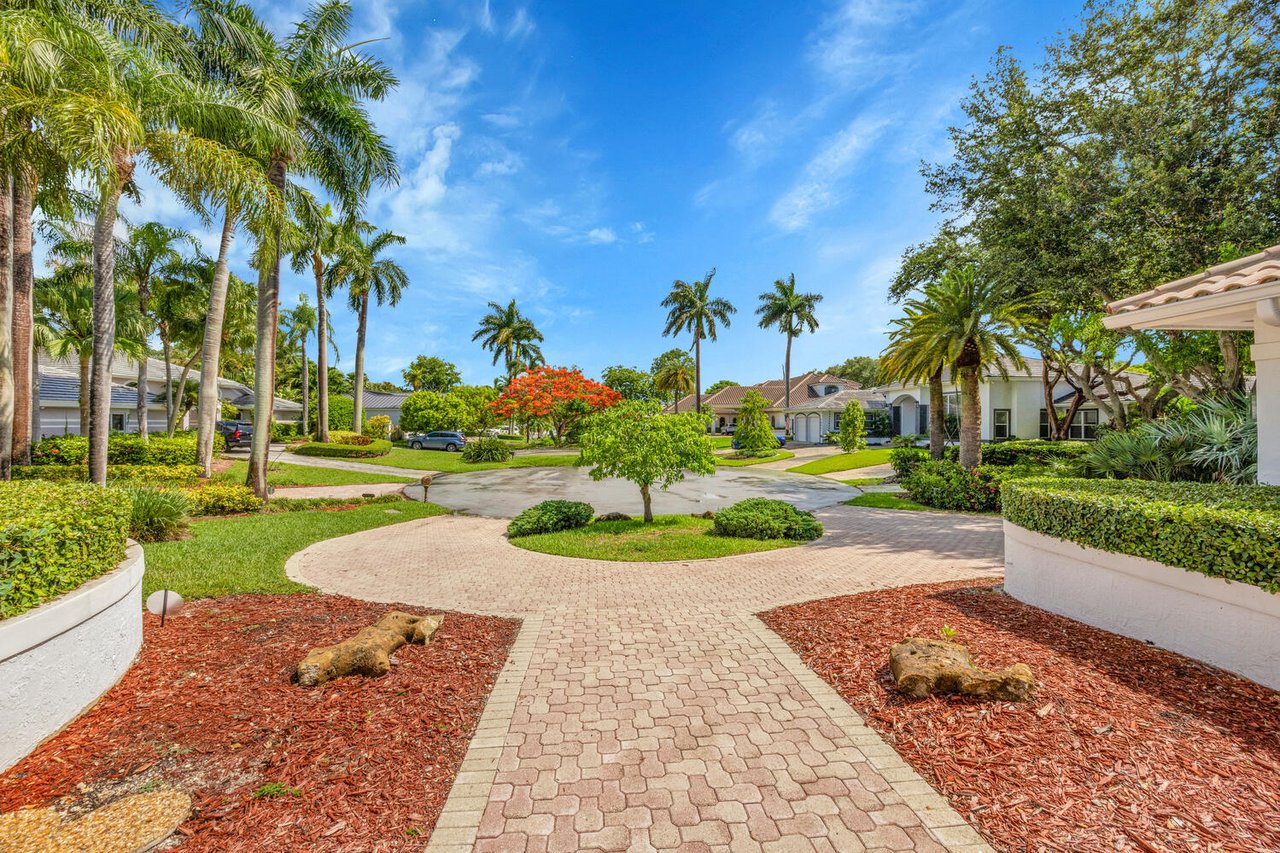 Palmetto Bay Perfection: Spacious, Serene, Stunning