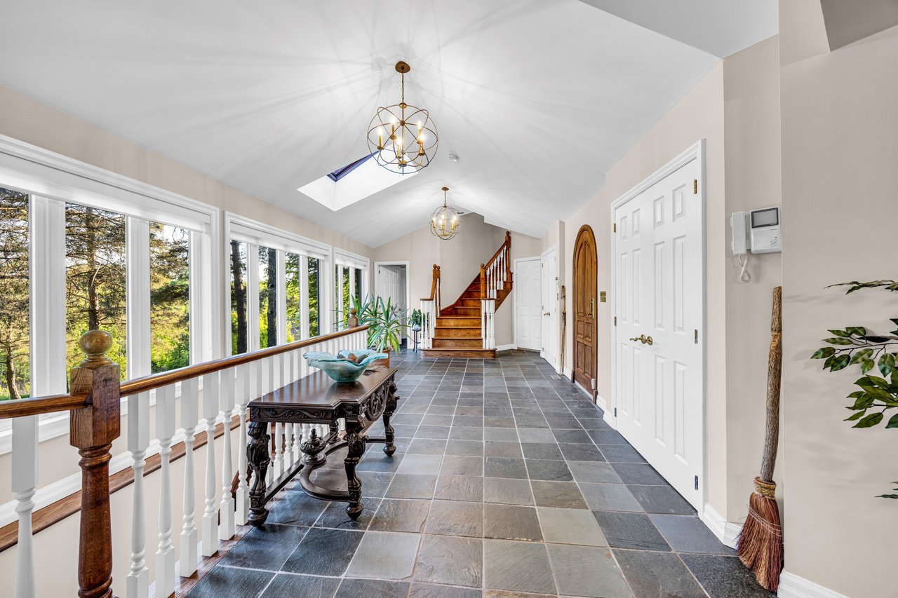 2360 8 Side Road, Burlington