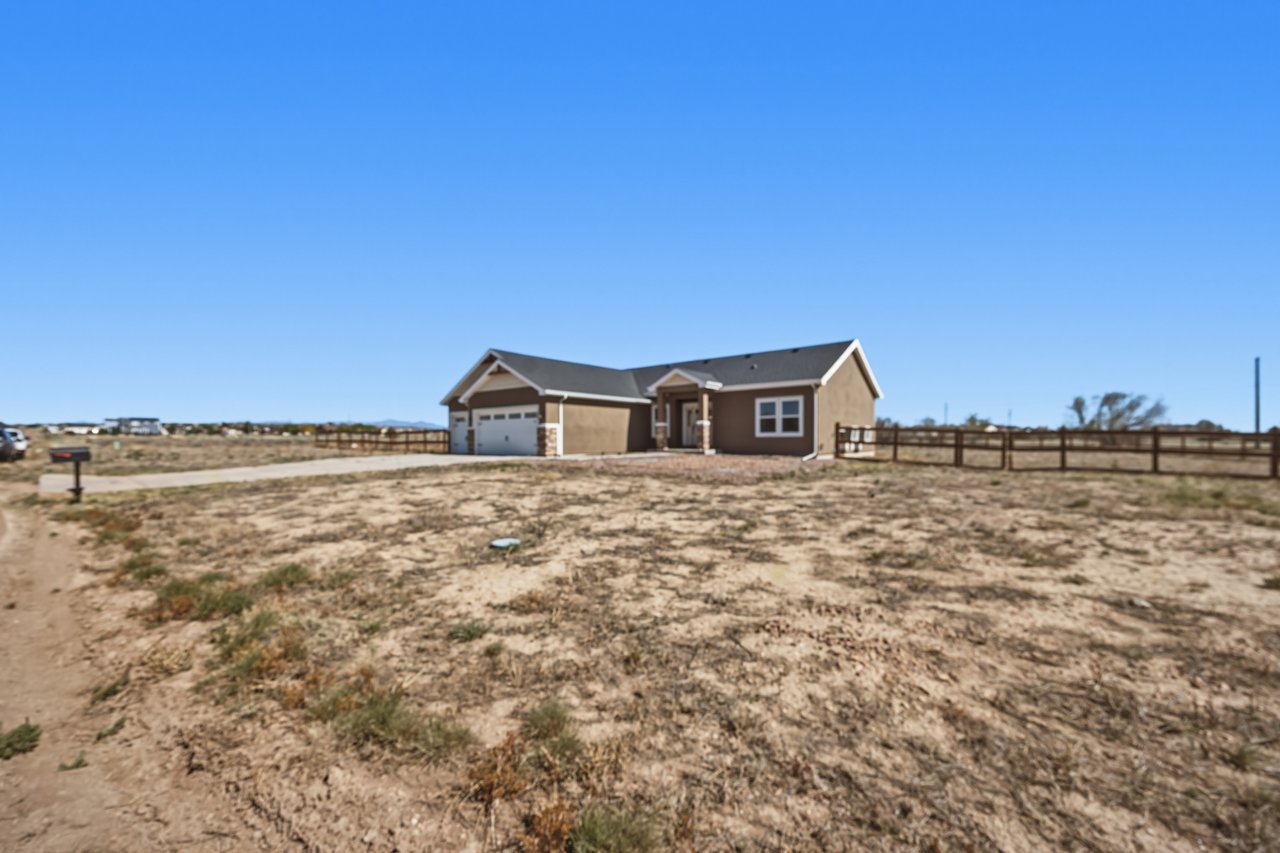 667 E Vermillion Dr