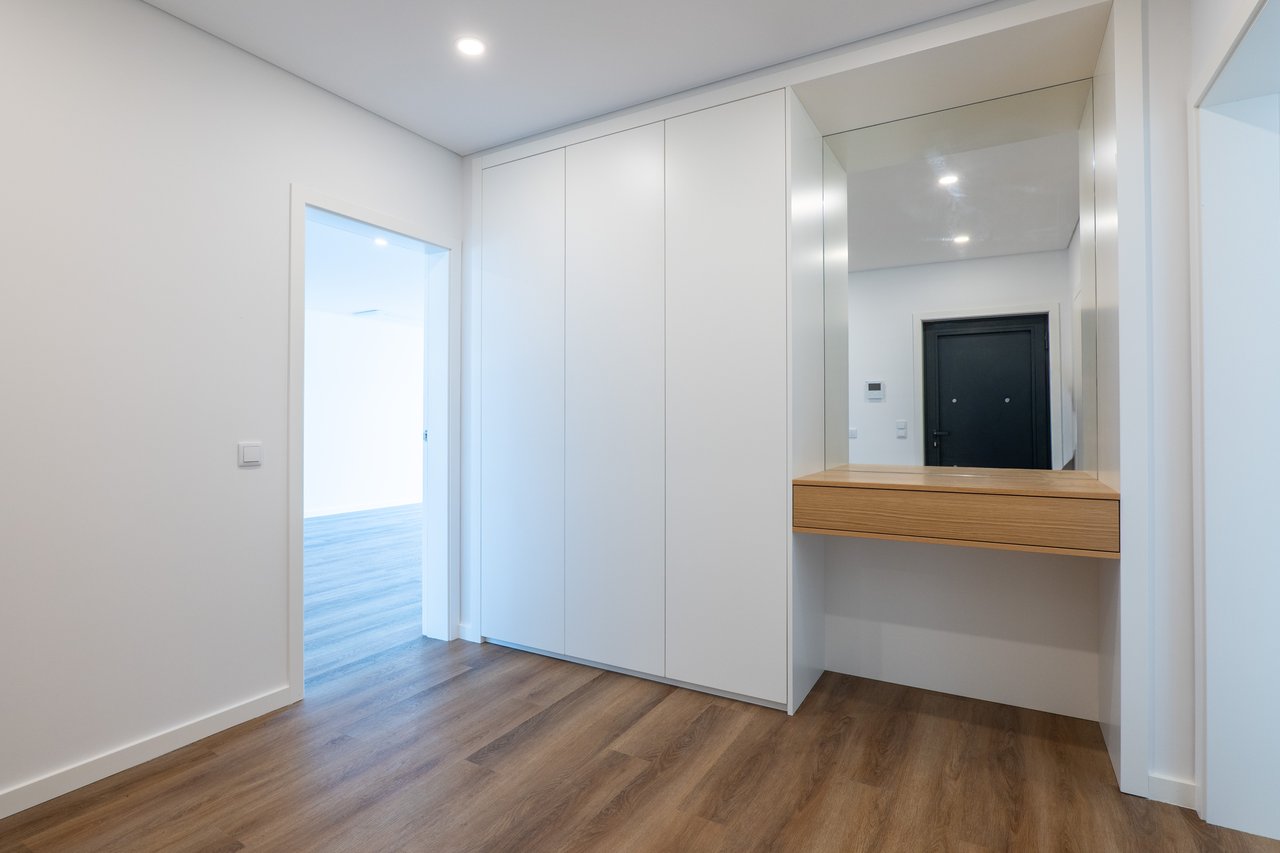  3-Bedroom Villa with Private Garage near Porto