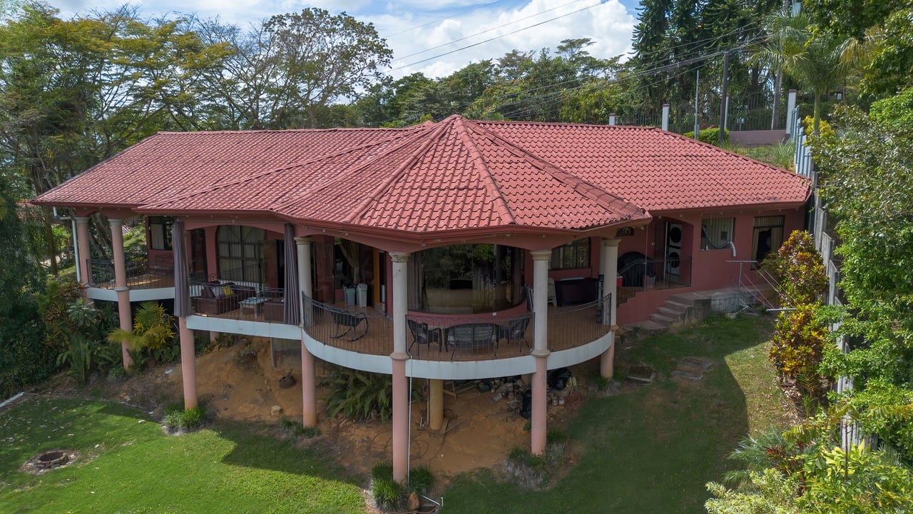 Spacious 5-Bedroom Colonial Home with 4 Bathrooms | La Bonita, Rivas.