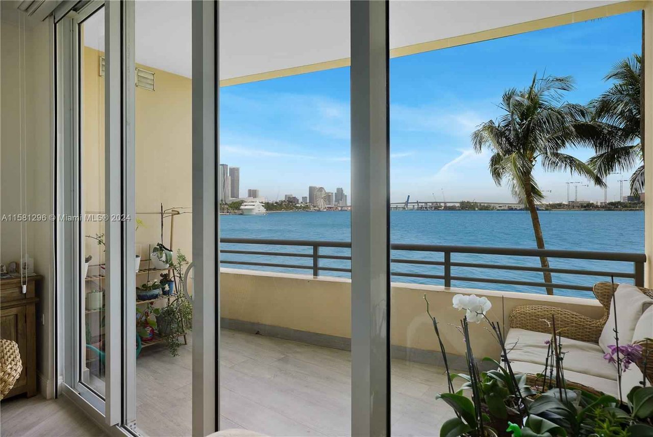 848 Brickell Key Dr Unit 204