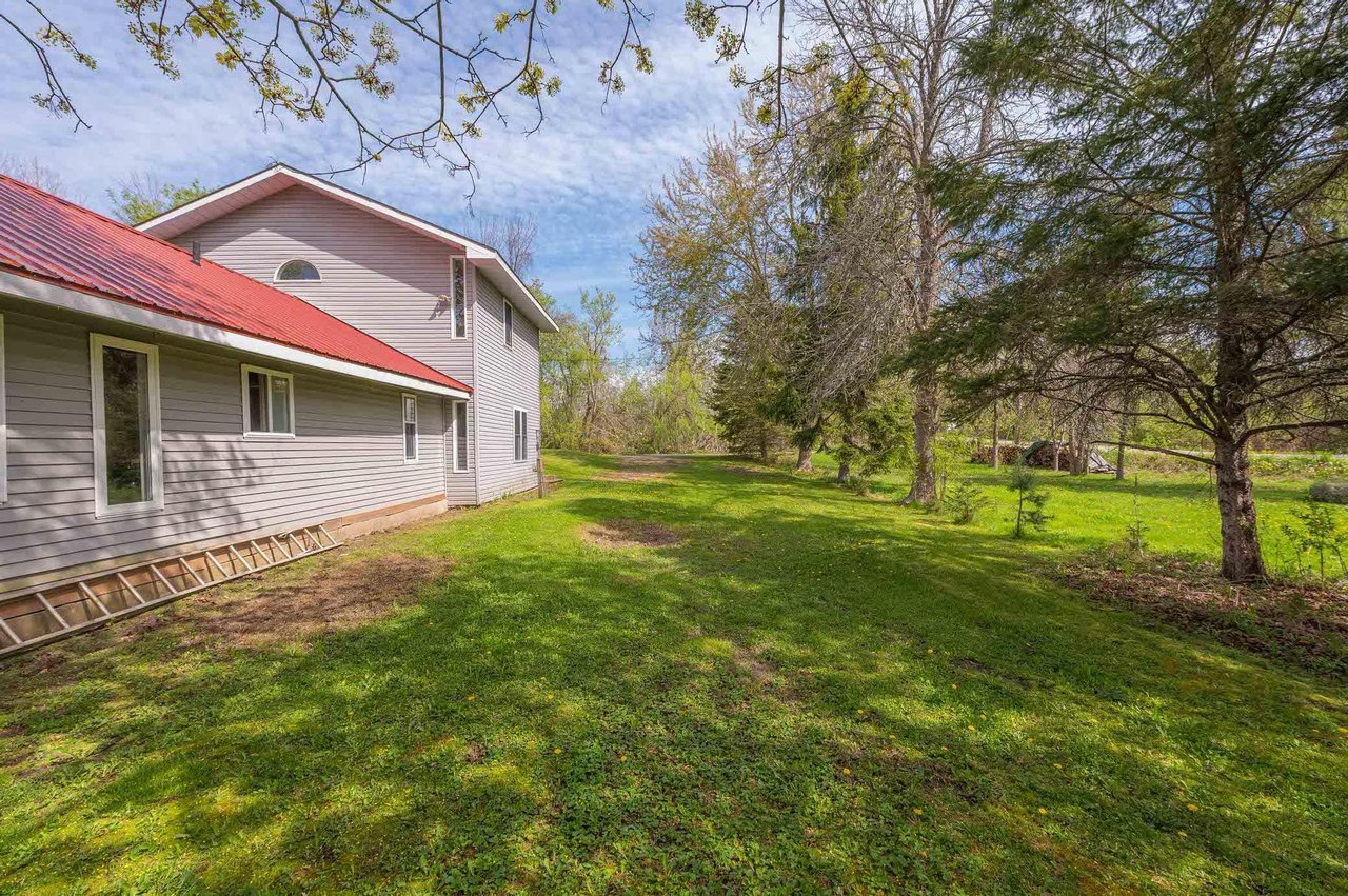 1035 JARVIS LANE