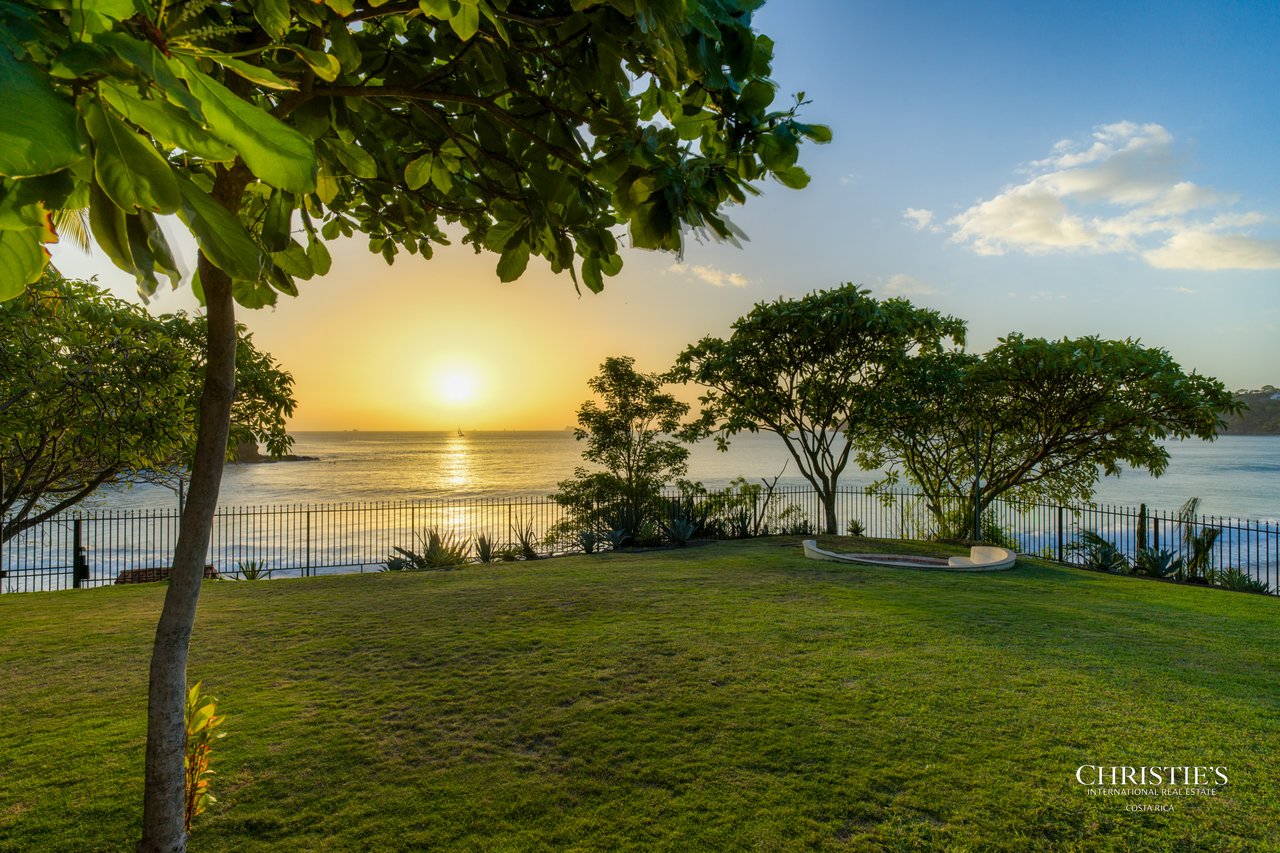 Casa Playa Bonita | Beachfront Luxury Estate in Playa Flamingo