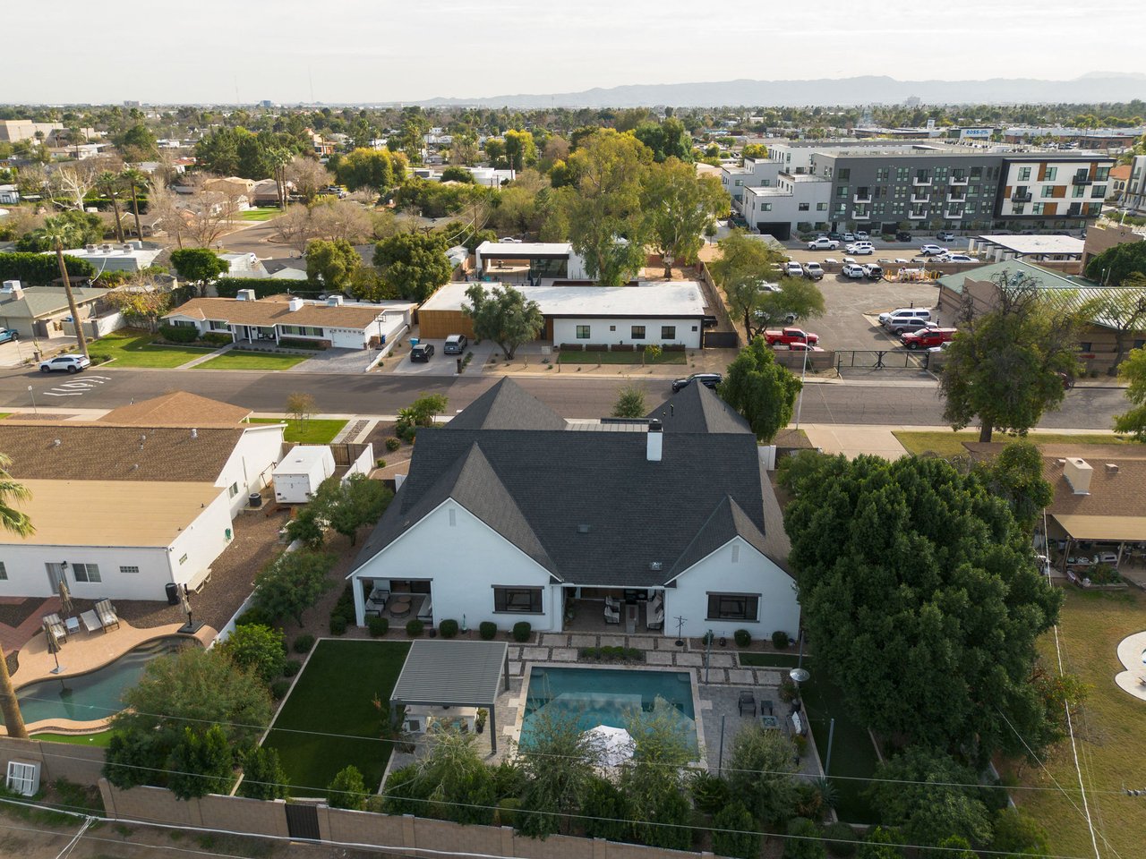 3226 E GLENROSA Avenue