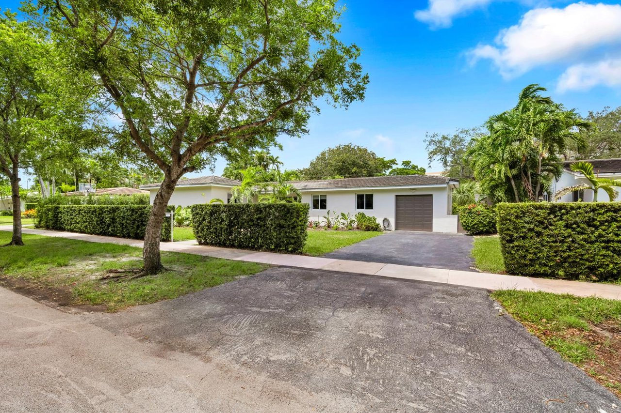Under Contract in Just 1 Day: 6610 Santona St Sells for $2,200,000