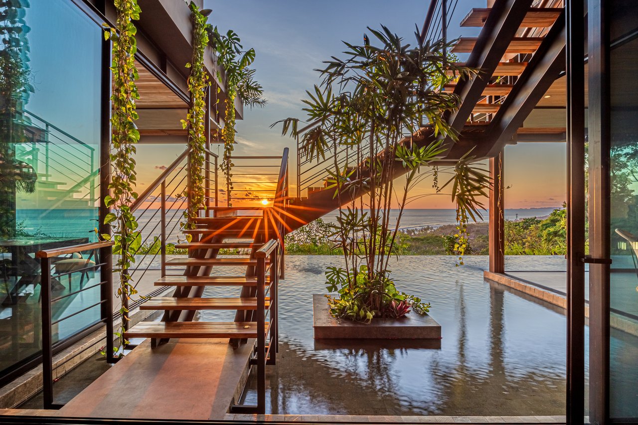 Cascada de Luz - A Magnificent Luxury Home Above the Surf Waves