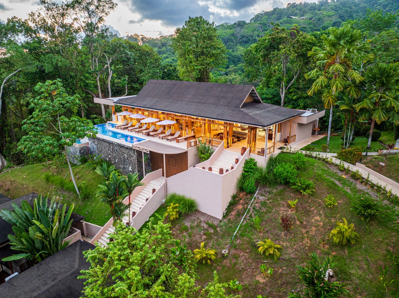 Luxury Hotel Boutique with Ocean Views | Walking distance to the beach | 13.2 Acres