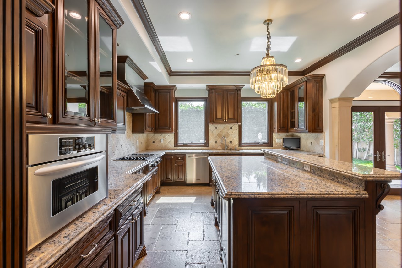 120 S Almont Dr, Beverly Hills