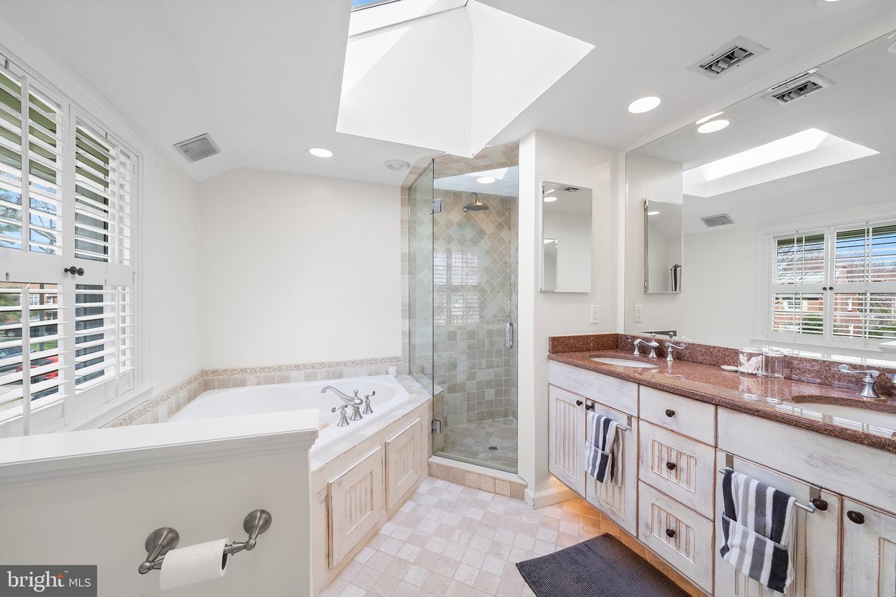141 Barrie Rd
