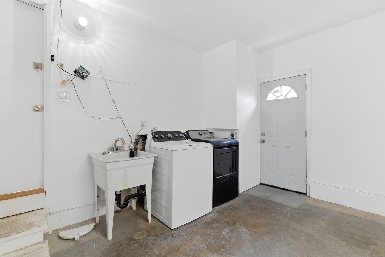 2101 Leon Drive