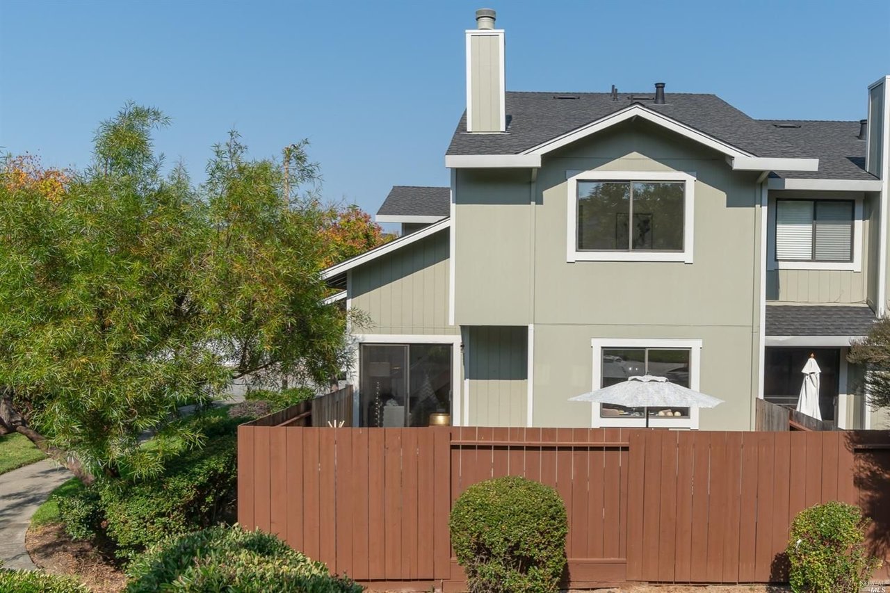17 Cedarwood Ln