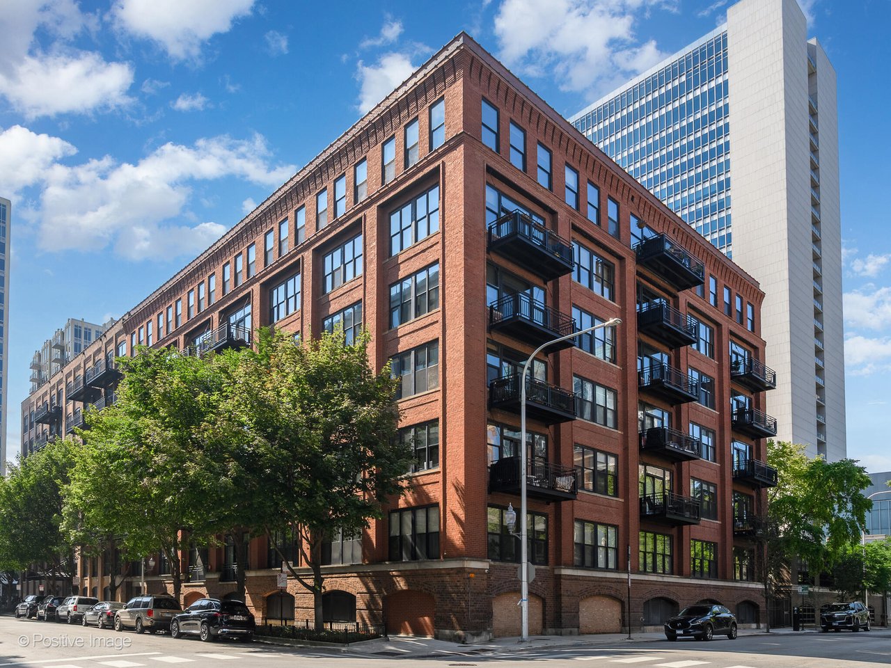 520 W Huron Unit 410