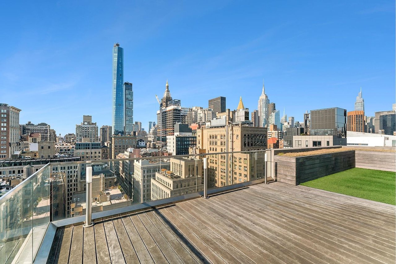 160 East 22nd Street 17A