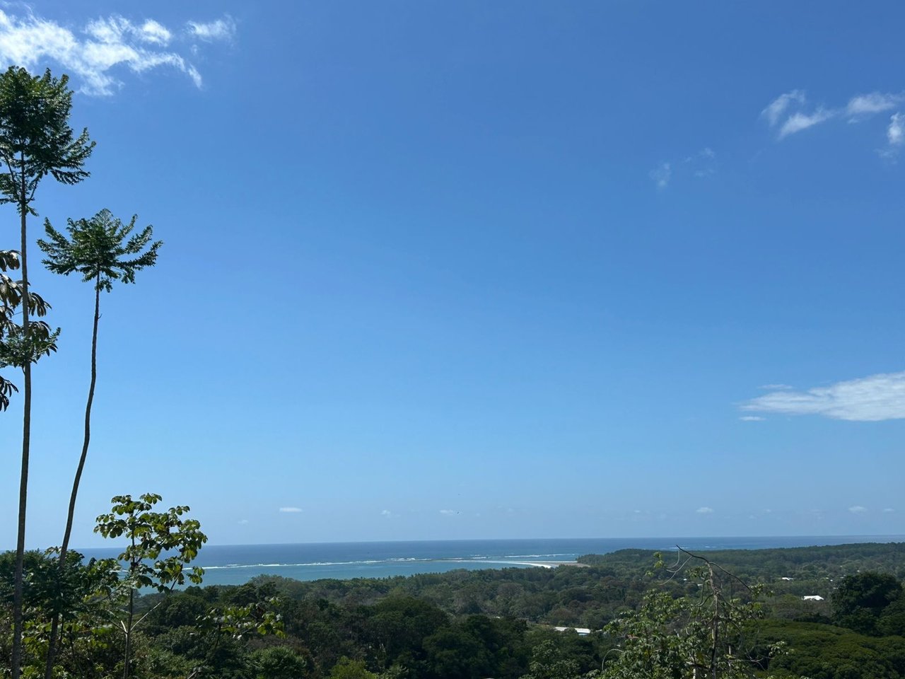 Phenomenal Ocean and Whale Tail View Lot In Uvita