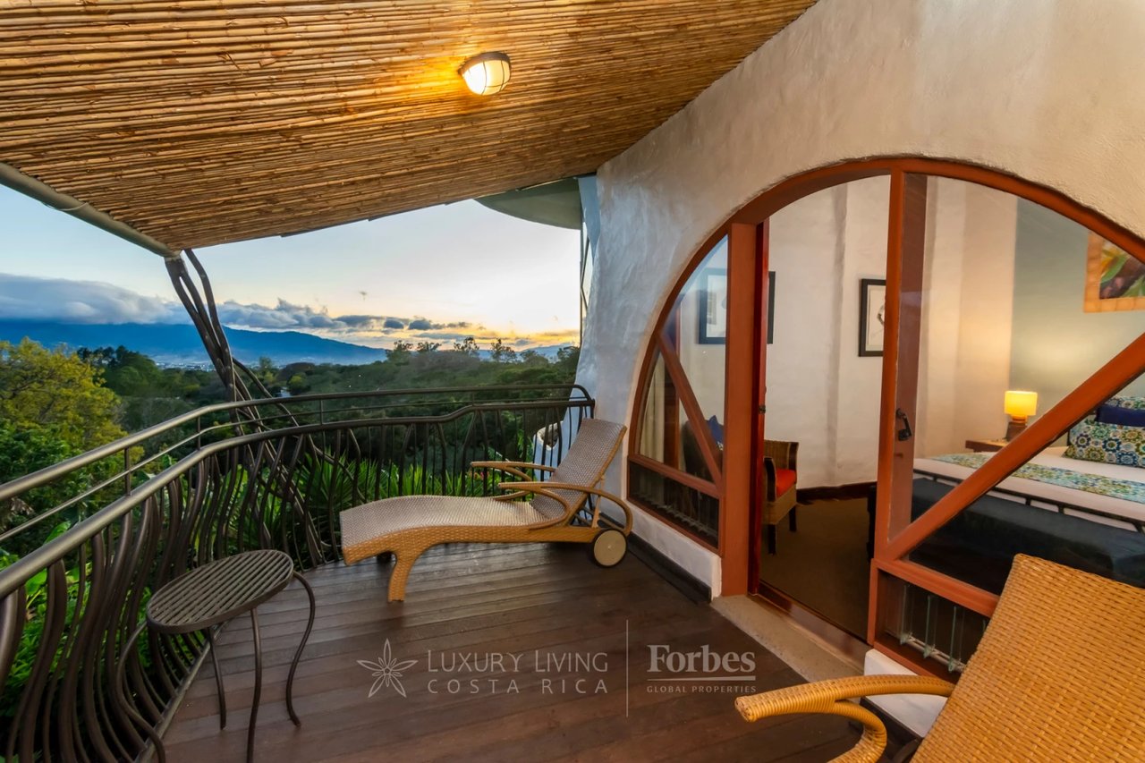 20646 - Boutique Hotel for Sale in the Mountains of Heredia