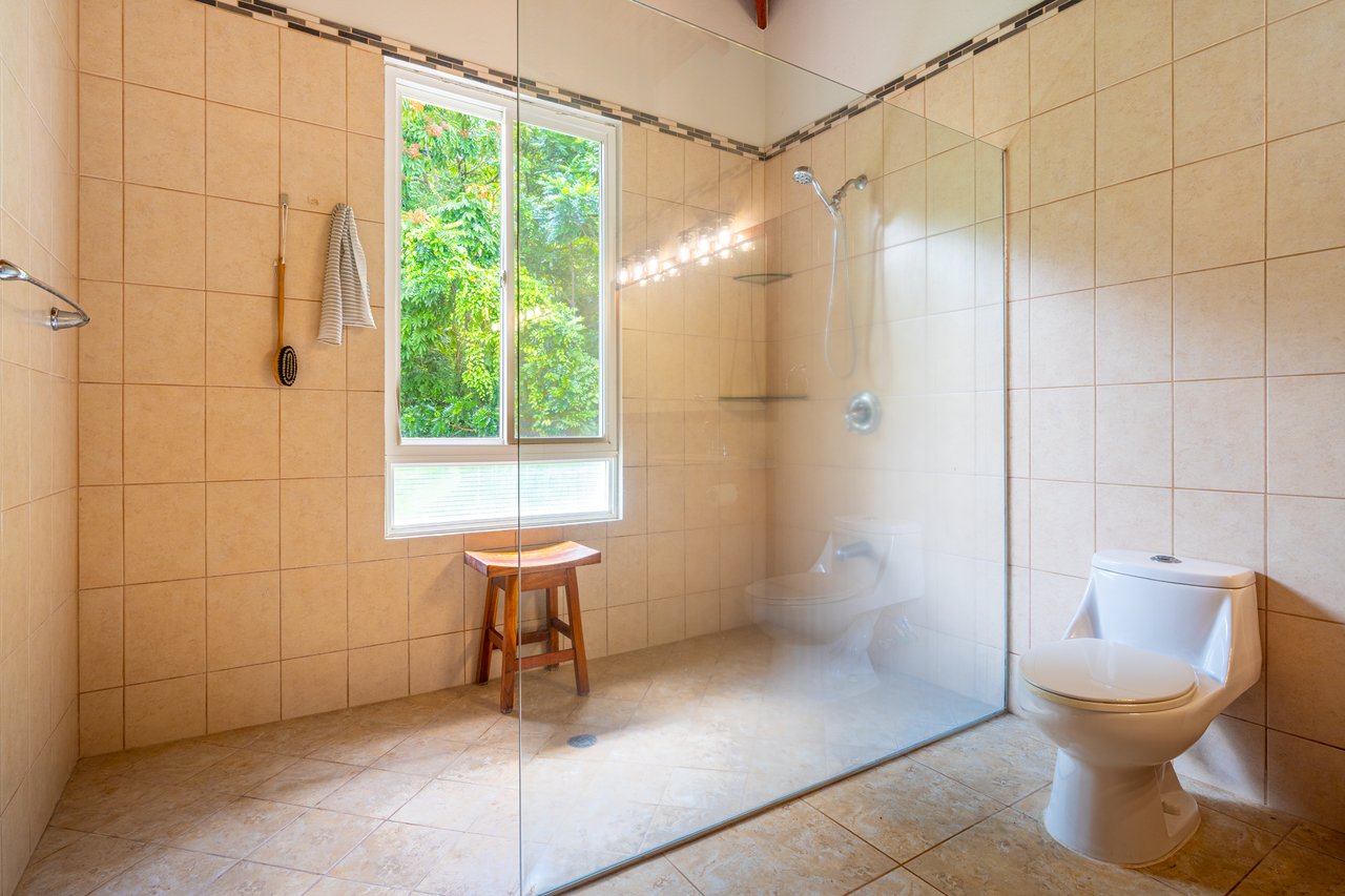Casa de Orquideas - Mountains, Ocean and Jungle with Privacy In Gated Community, Ojochal