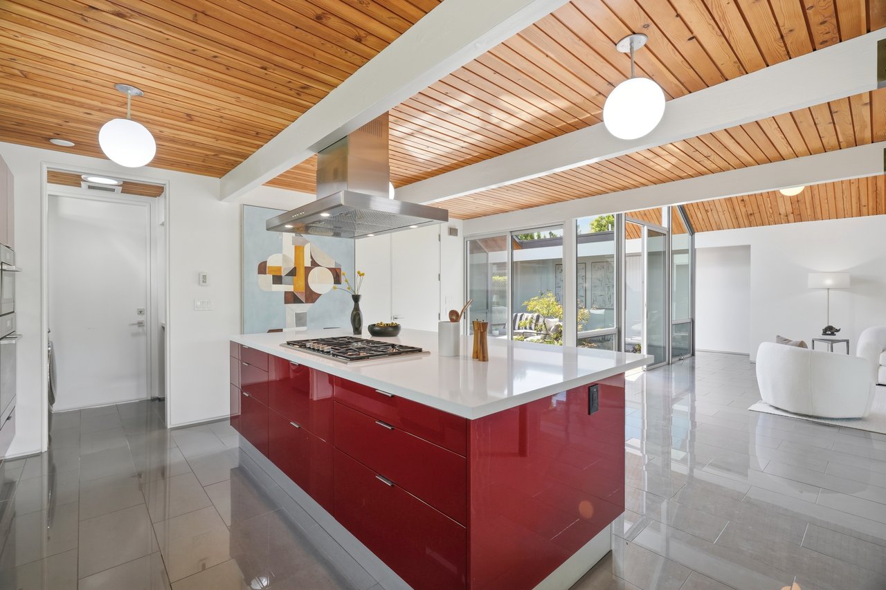 1109 Lorne WAY