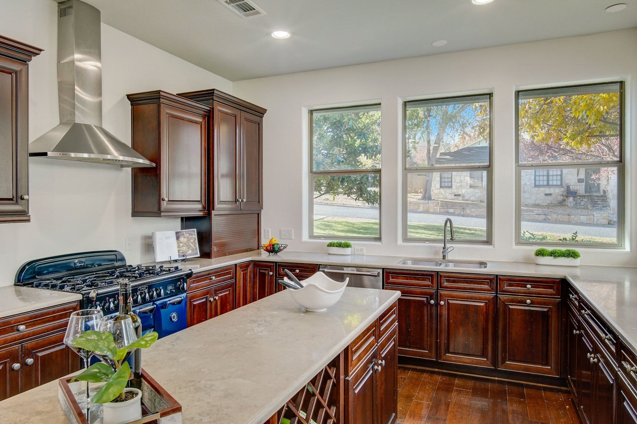 1411 Burford Pl