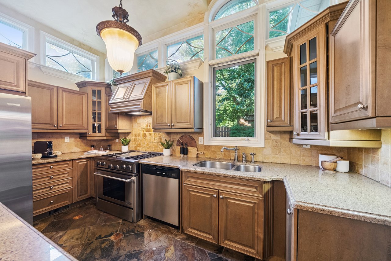 140 Reeve Dr