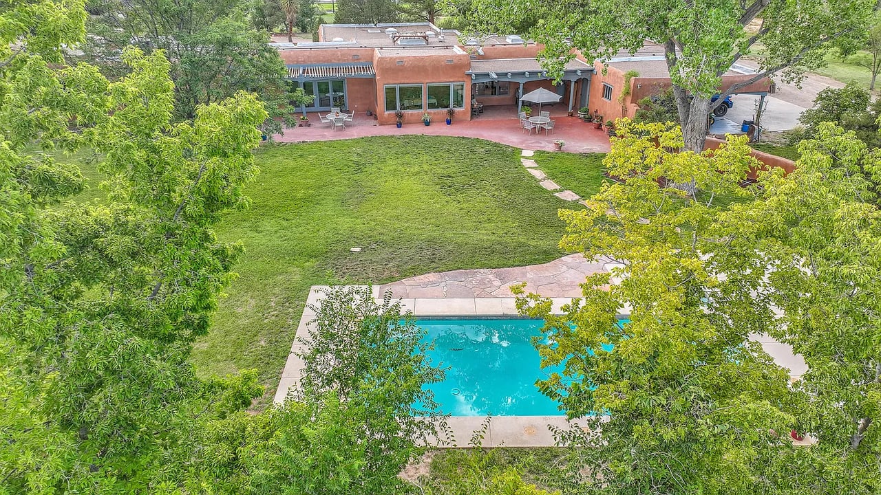 5910 Corrales Rd