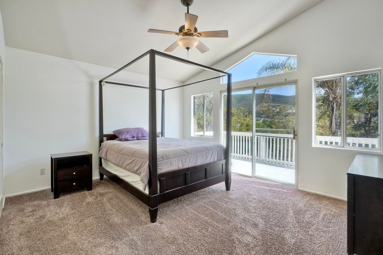 1025 Honeysuckle Dr