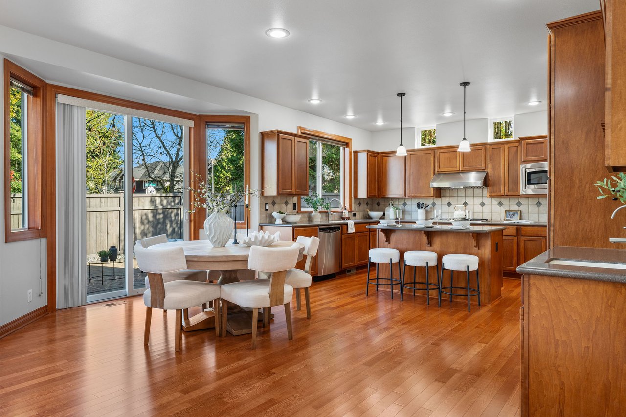 202 Chelan Ct NE
