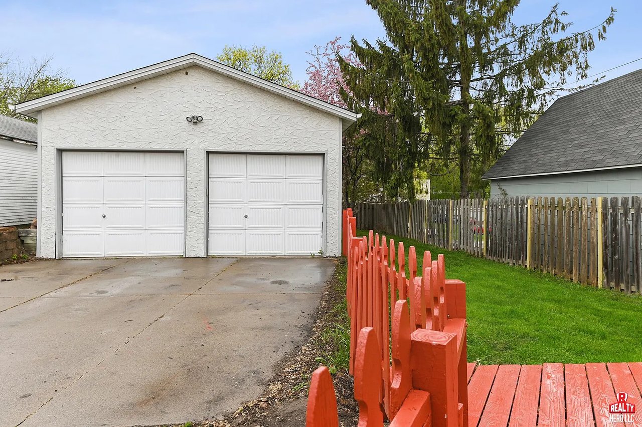 825 Allen Ave