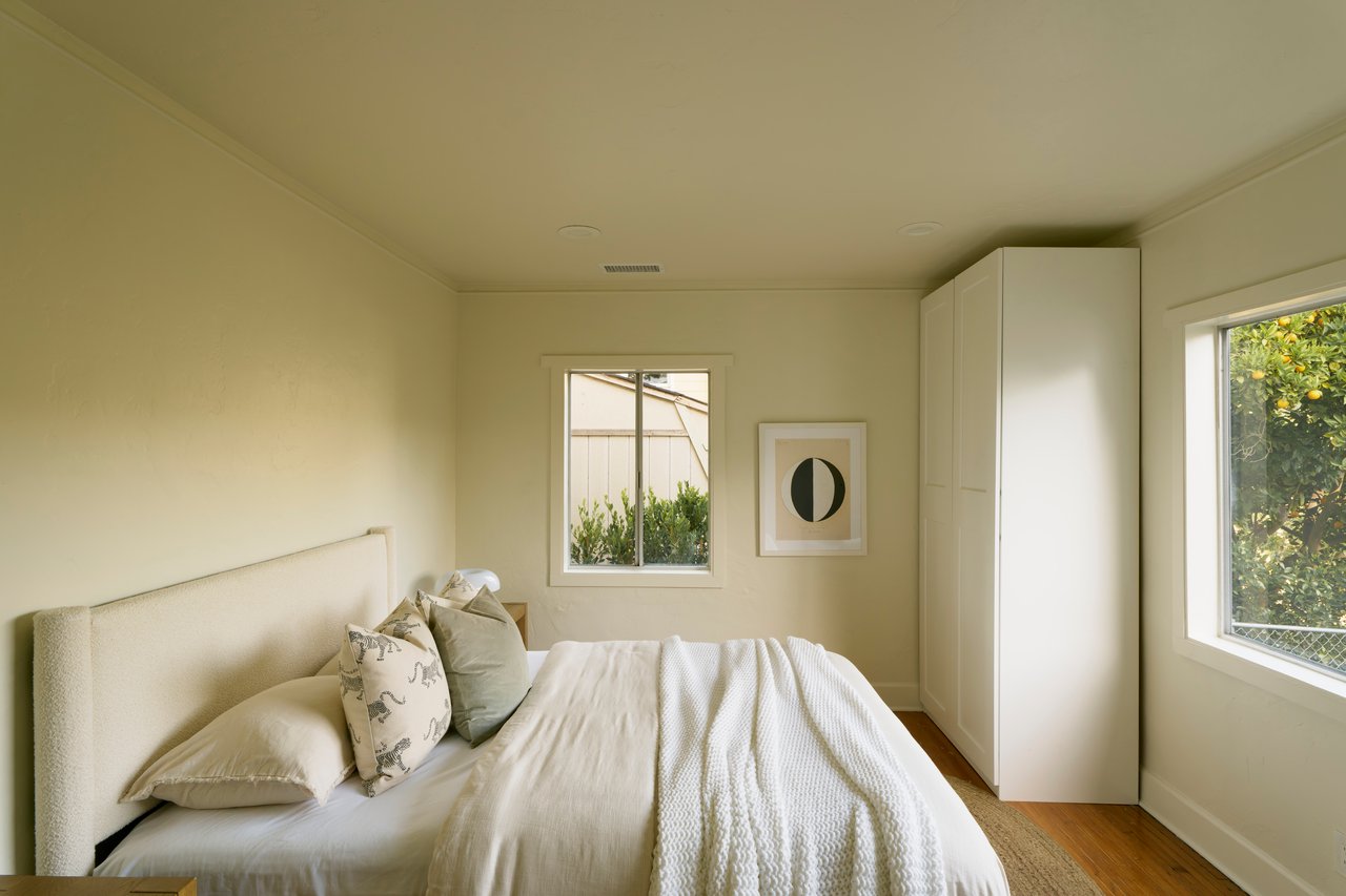 11764 Laurelcrest Drive in Studio City