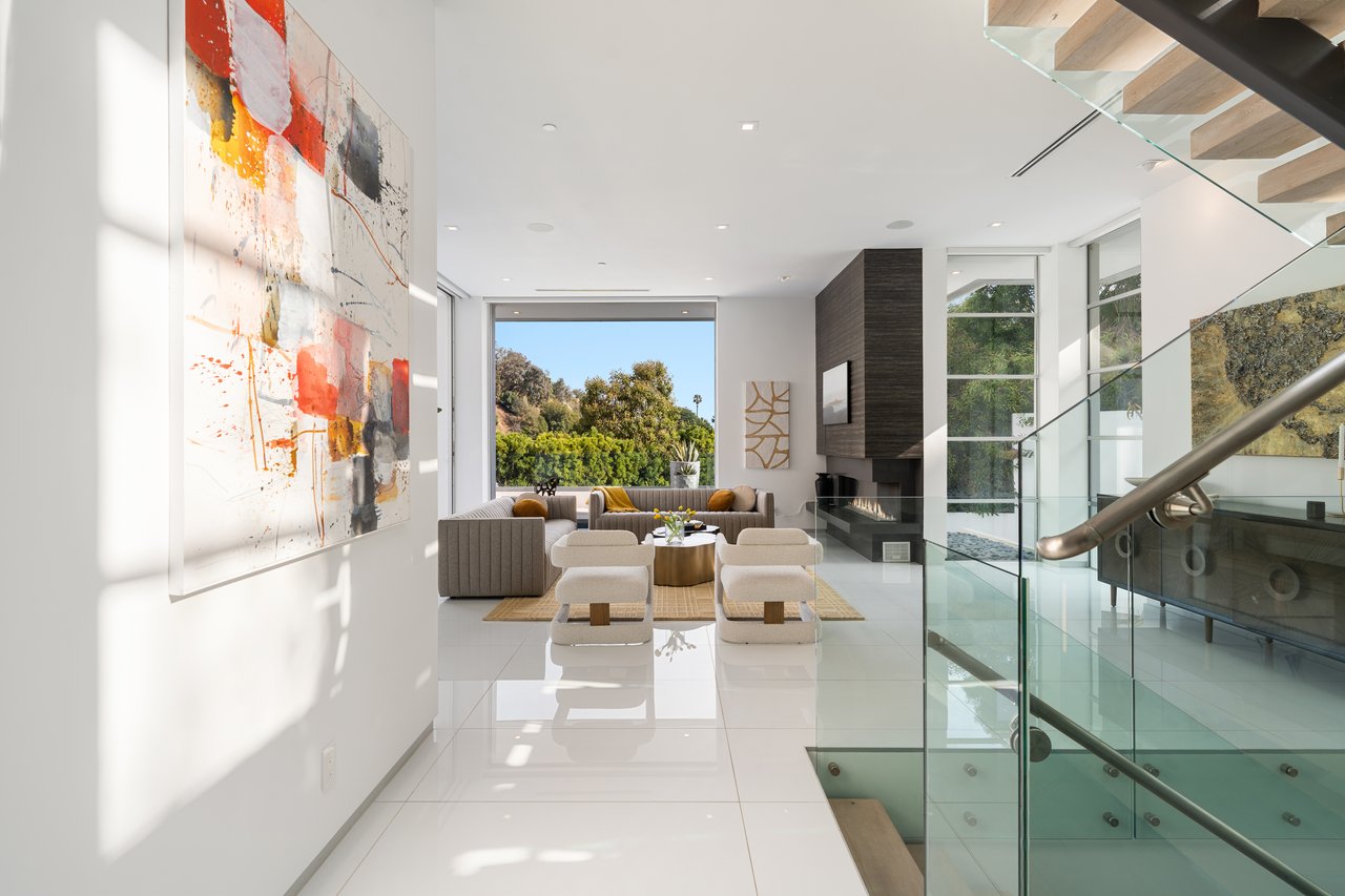 9311 Readcrest Dr, Beverly Hills