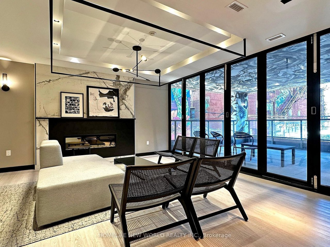 VIBRANT PENTHOUSE IN DOWNTOWN