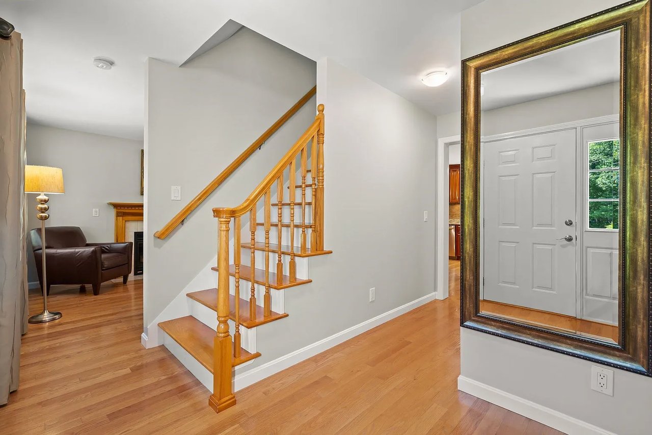 2 Brookside Ln
