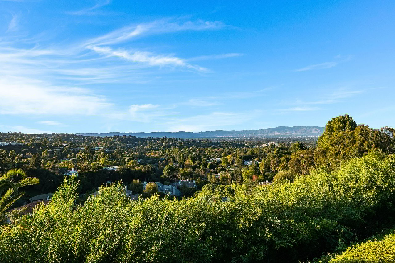 16167 Royal Oak Rd, Encino