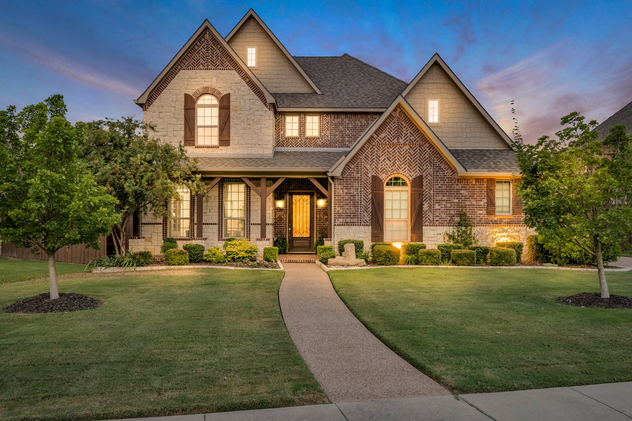 9818 Waters Ln, Rowlett, TX 75089