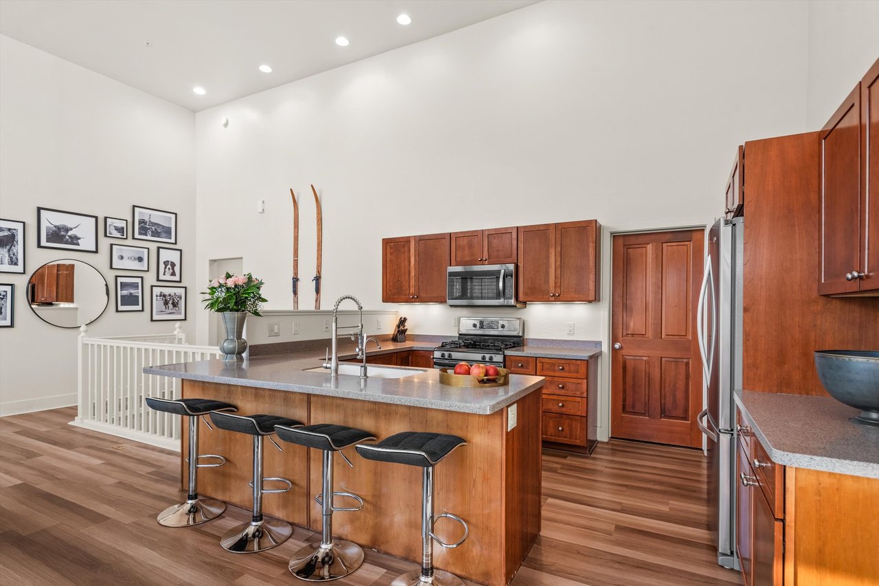 Bright and Stylish Townhome in the Heart of Willits