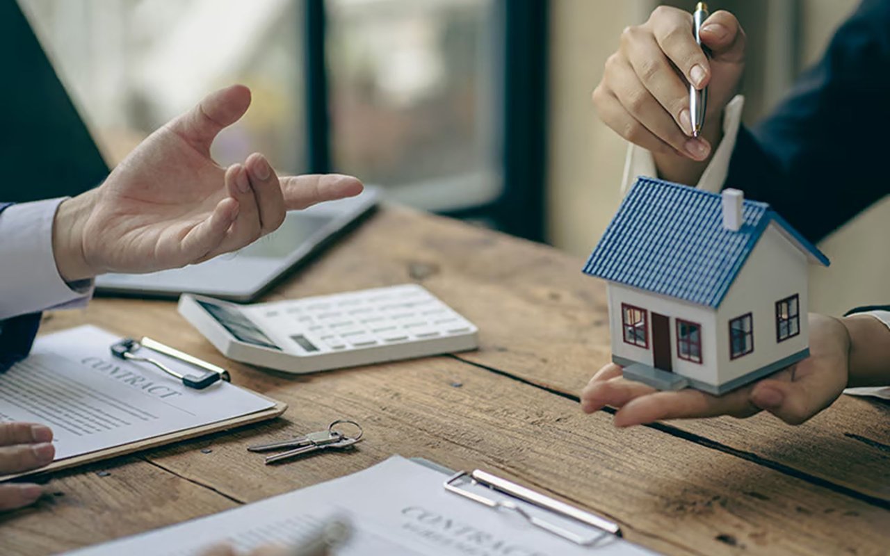 Should you make a lowball offer on a Boca Raton home?