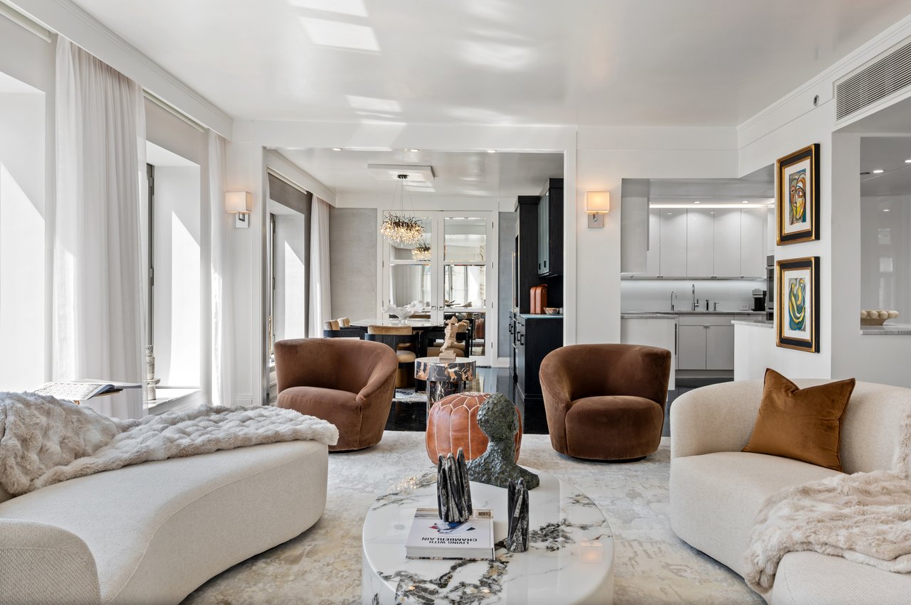 950 N Michigan Ave #2704