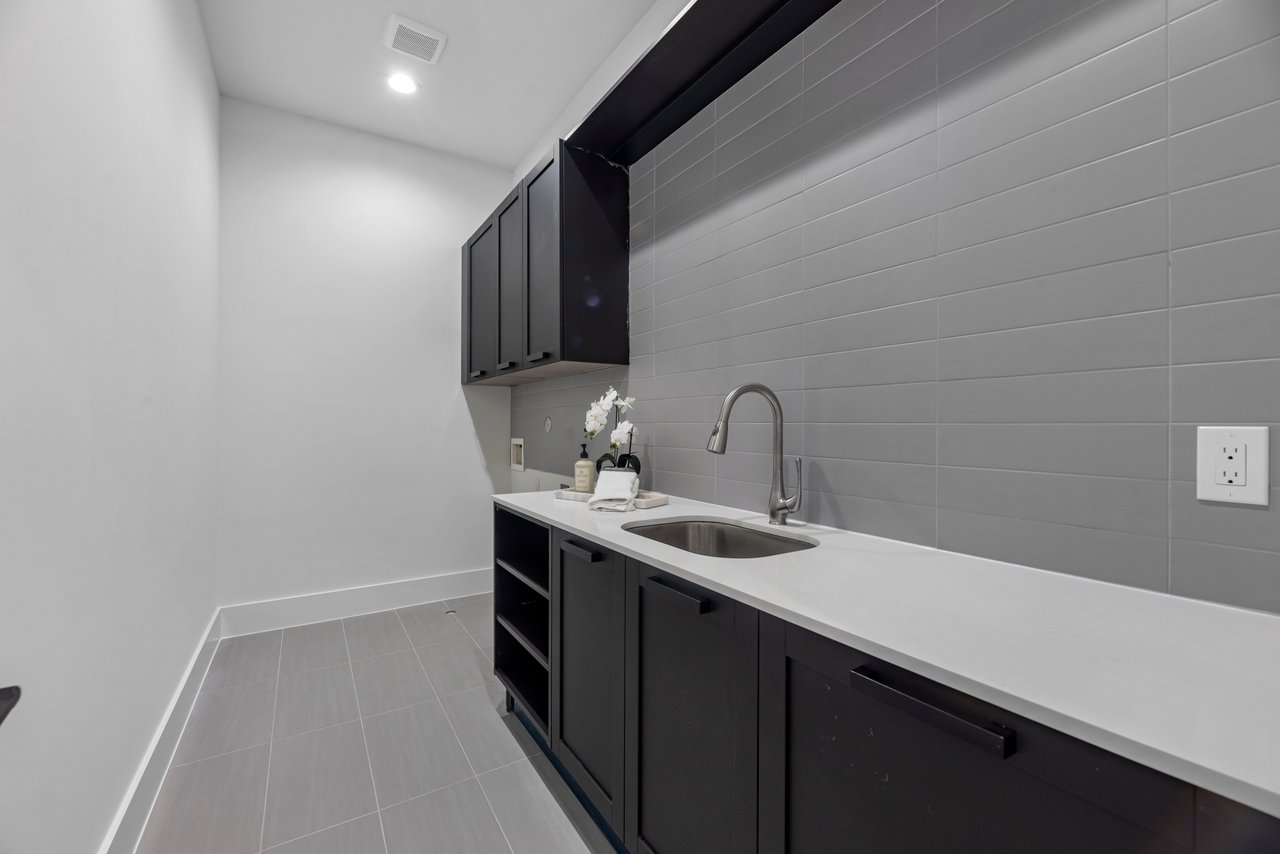 963 West 41st Street