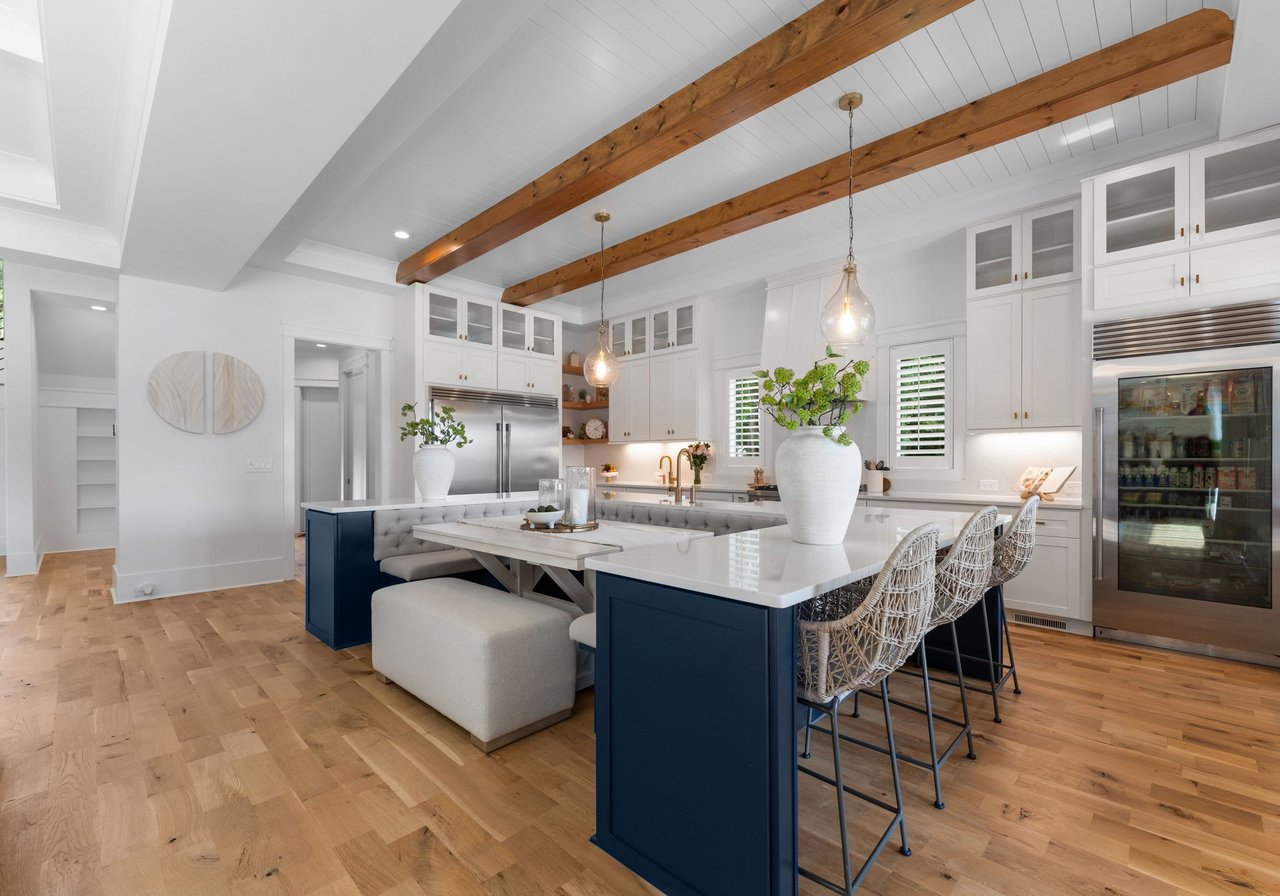 1812 Marthas Vineyard Road | Luxury Waterfront Modern Retreat