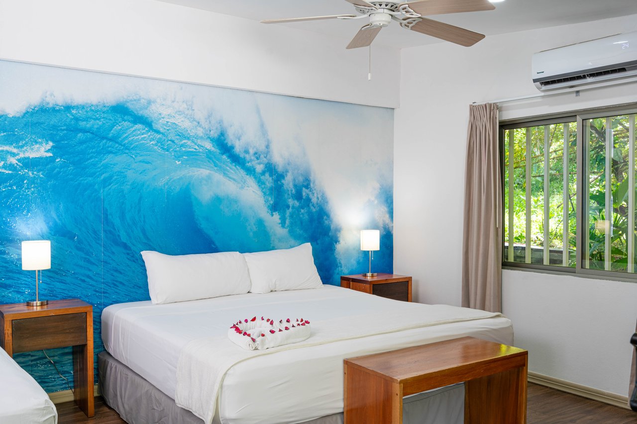 22 Unit Tropical Boutique Hotel steps from Manuel Antonio Park & Beach