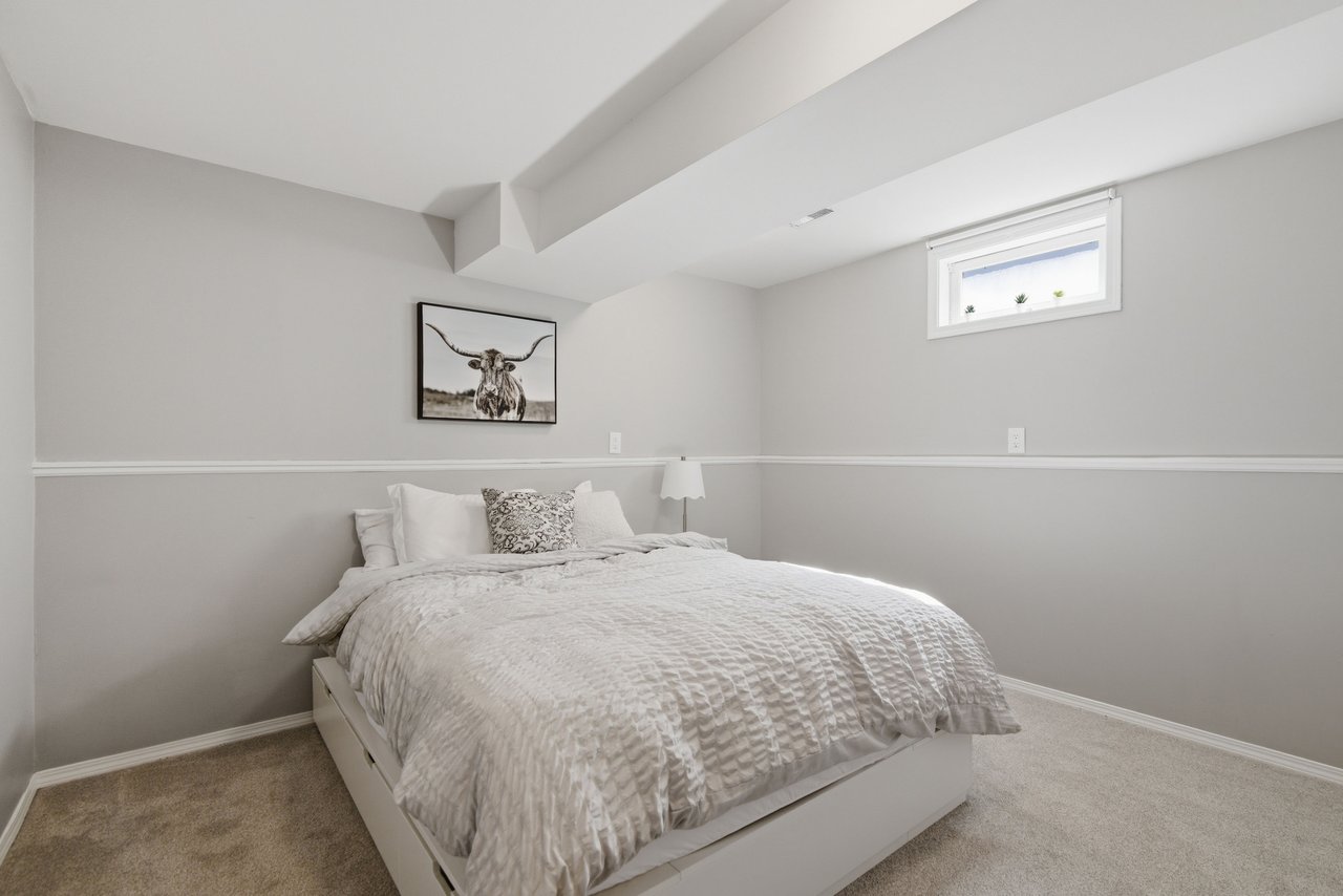 559 Deerpath Court SE