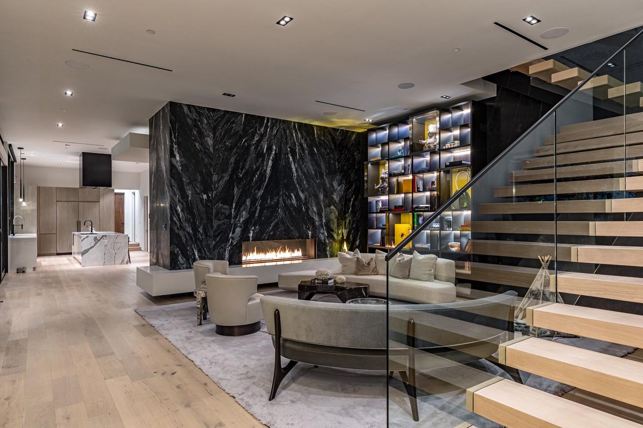 1172 N Doheny