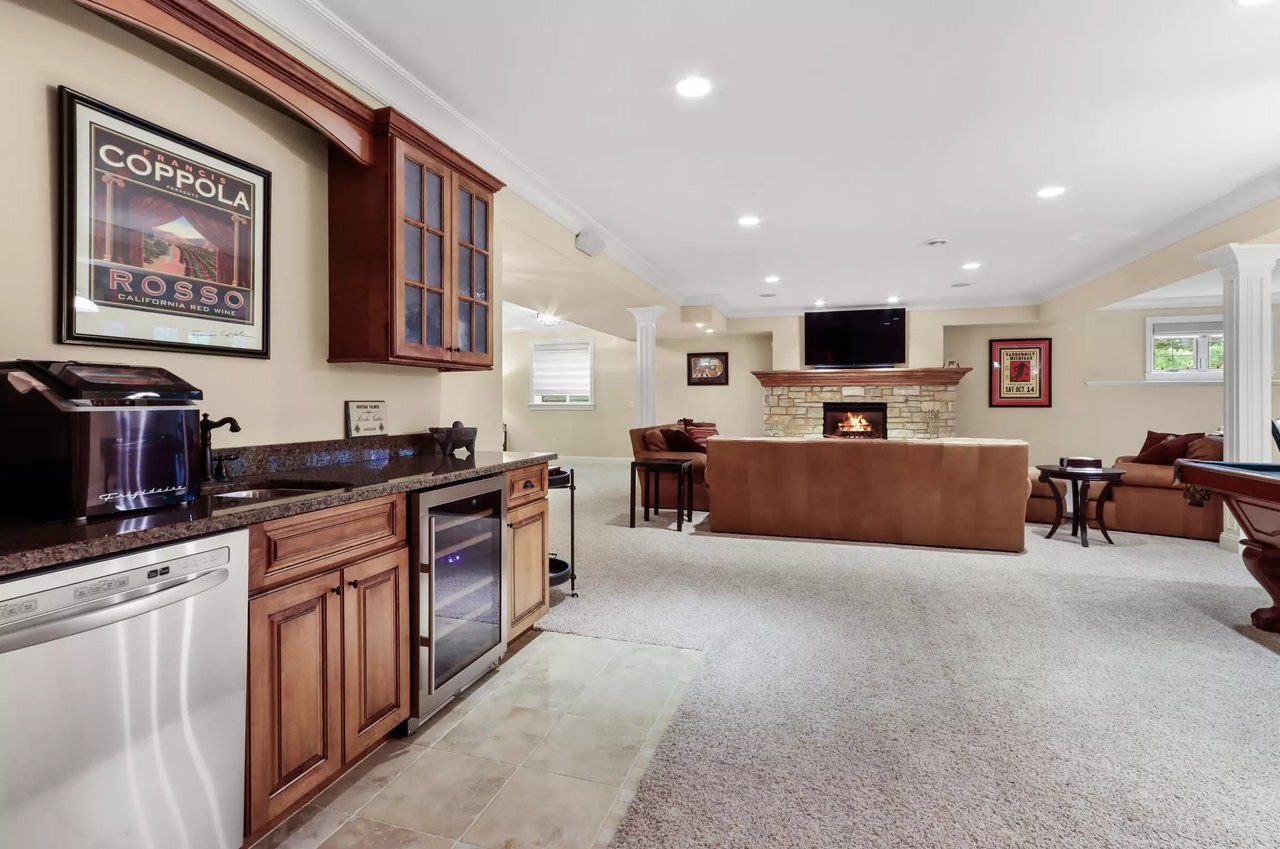 158 Abbey Springs Dr