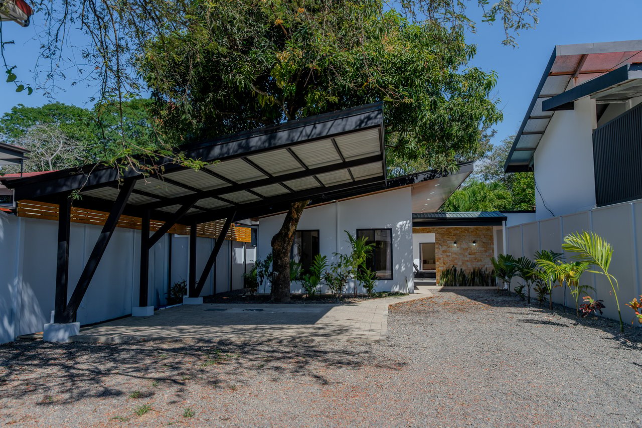 LOCATION,LOCATION, LOCATION – 3-BEDROOM VILLA STEPS FROM THE BEACH